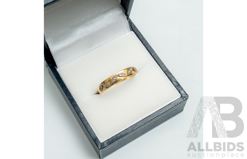 9ct Vintage Diamond Set Yellow Gold Ring with Leaf Pattern, TDW 0.07CT, Size N, 1.35 Grams