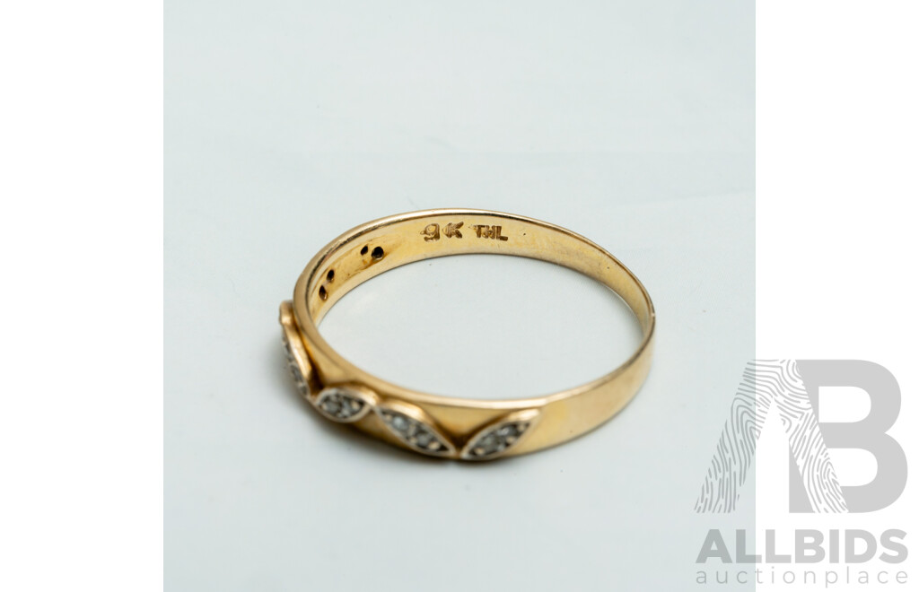 9ct Vintage Diamond Set Yellow Gold Ring with Leaf Pattern, TDW 0.07CT, Size N, 1.35 Grams