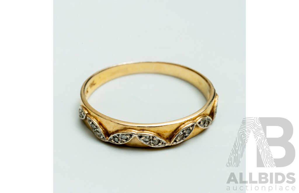 9ct Vintage Diamond Set Yellow Gold Ring with Leaf Pattern, TDW 0.07CT, Size N, 1.35 Grams