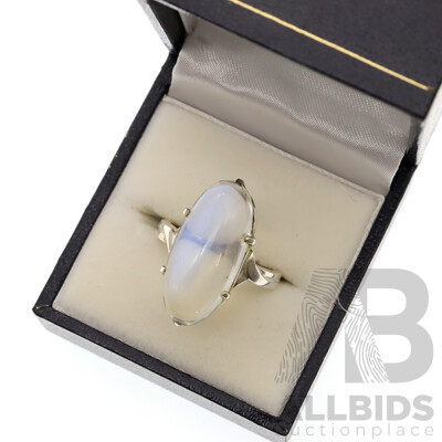 Sterling Silver Moonstone Cabochon Ring, Size P, 5.28 Grams