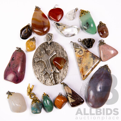 Natural Gemstone Crystal Pendants, Collection of (19) as New in Silver/gold Tones