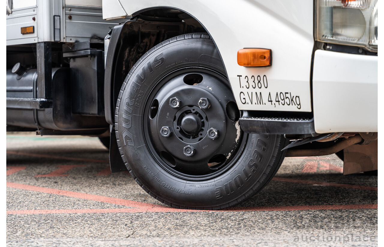 05/2008 Hino Dutro 414 - 300 Series 4x2 2d Cab Chassis White Turbo Diesel - Refidgerated Food Truck