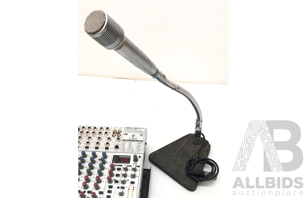 Behringer Eurolock UB2222FX-Pro and Microphone