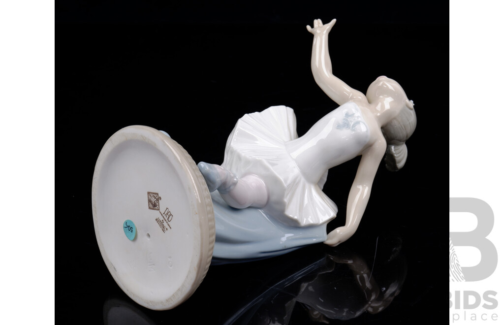 Spanish Nao for Lladro Porcelain Figure of Ballerina