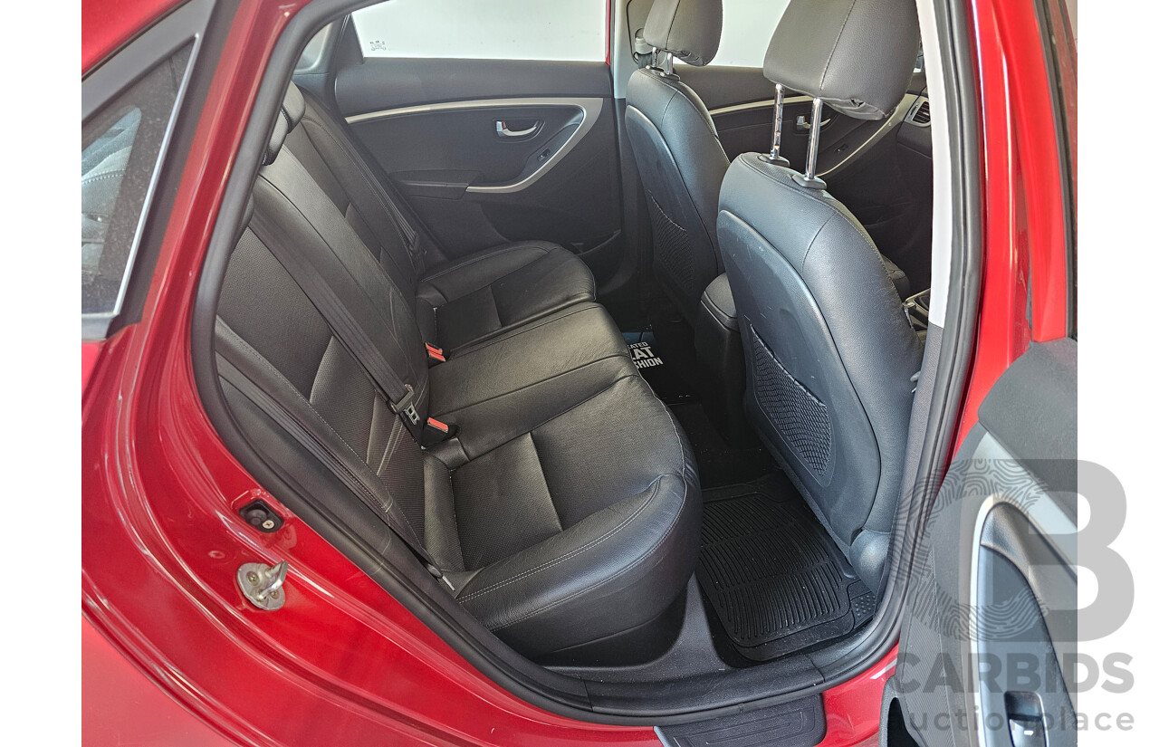 7/2014 Hyundai i30 SE GD MY14 5d Hatchback Red 1.8L