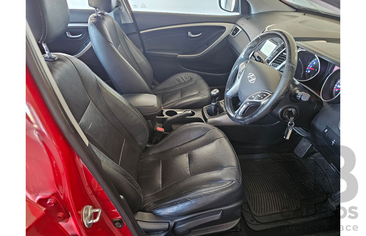 7/2014 Hyundai i30 SE GD MY14 5d Hatchback Red 1.8L