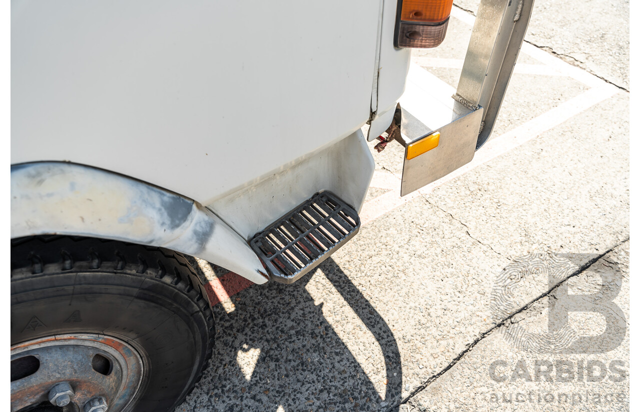 1994 Isuzu FSR500 Tray Back 2d Cab Chassis Truck White Diesel