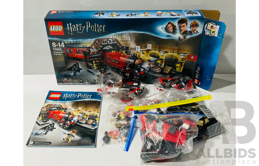 Retired Lego Set, Harry Potter Hogwarts Express,  75955in Original Box