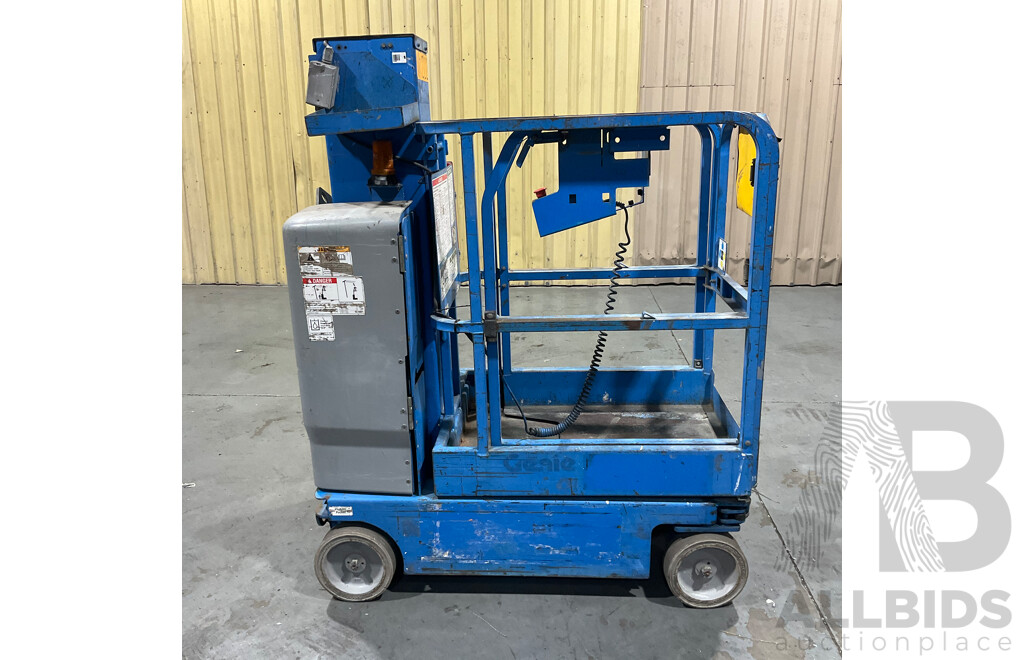 Genie 2013 GRC-12 12ft Vertical Manlift