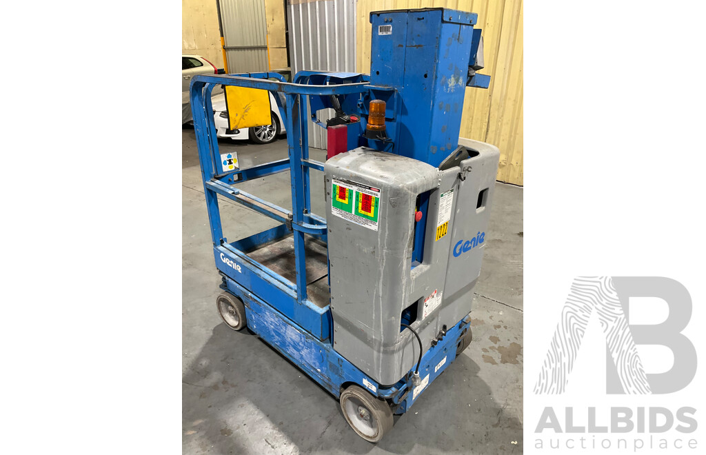 Genie 2013 GRC-12 12ft Vertical Manlift