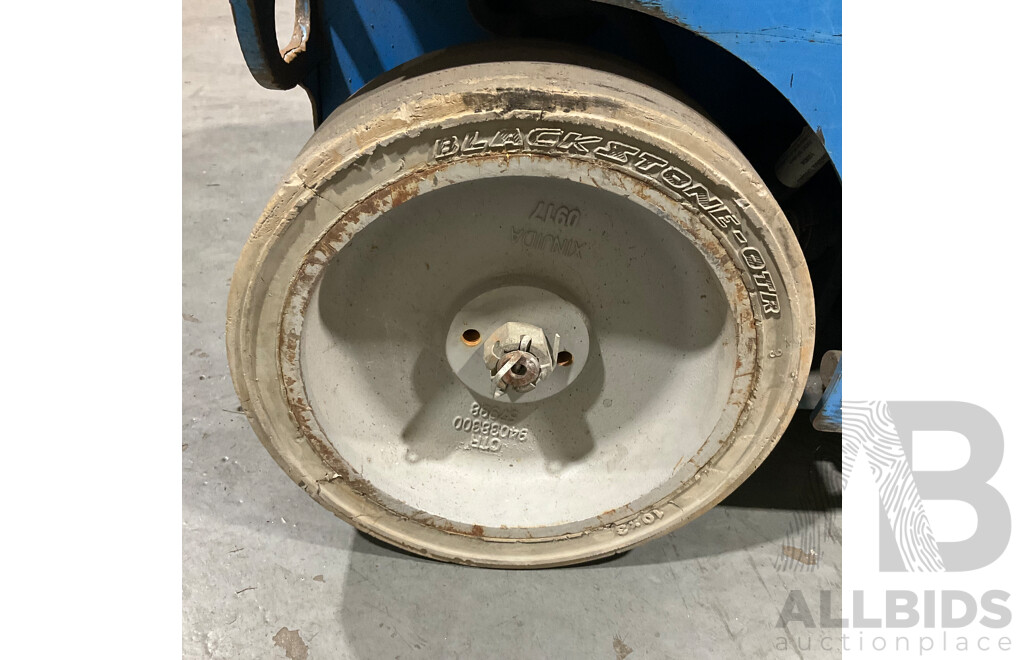 Genie 2013 GRC-12 12ft Vertical Manlift