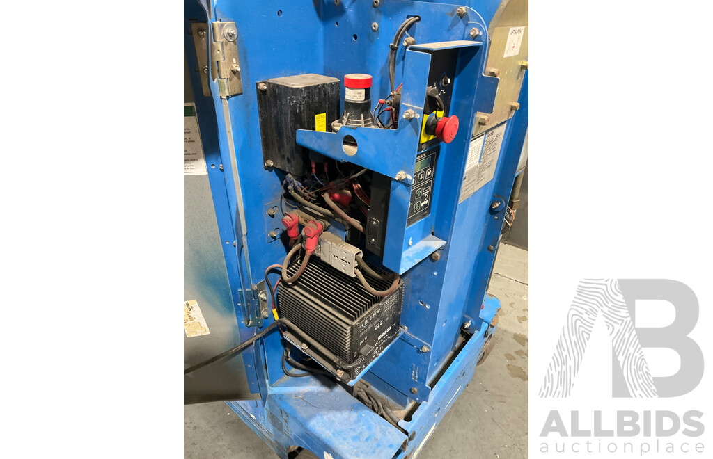 Genie 2013 GRC-12 12ft Vertical Manlift