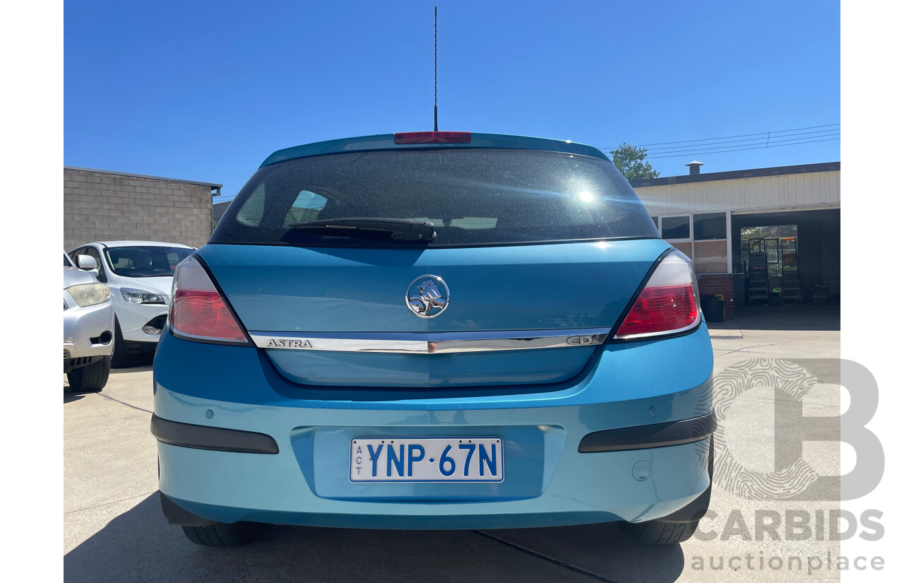 01/05 Holden Astra CD FWD AH 5D Hatchback Blue 1.8L