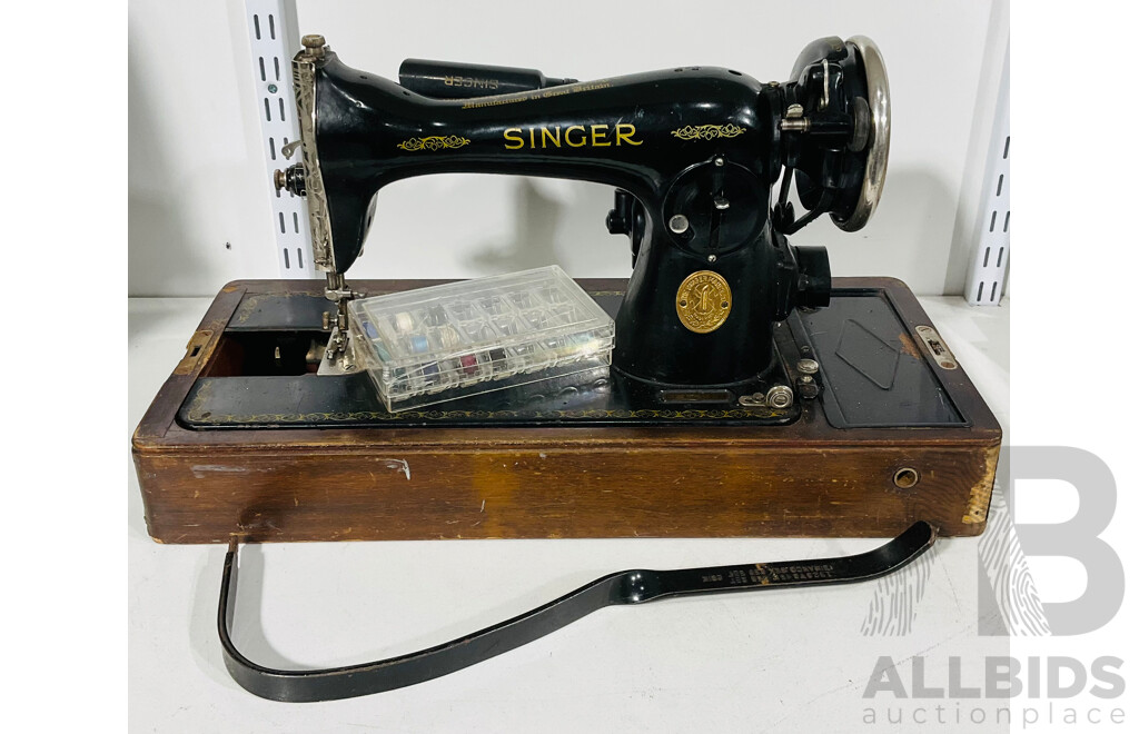 Vintage Singer Sewing Machine with Case Cover and Knee Pedal