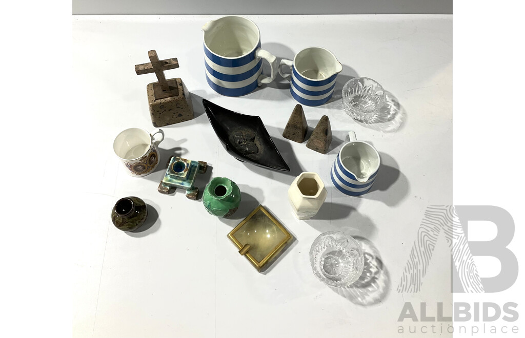 Collection of Decorative Items Including Graduating Set Ceramic Green & Co Striped Jugs, Polished Stone Cross with Twin Pyramid Garniture and More