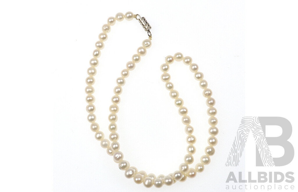 Dainty Freshwater Cultured Pearl Strand 4.5-5.5mm, 40cm with Silver Screw Clasp