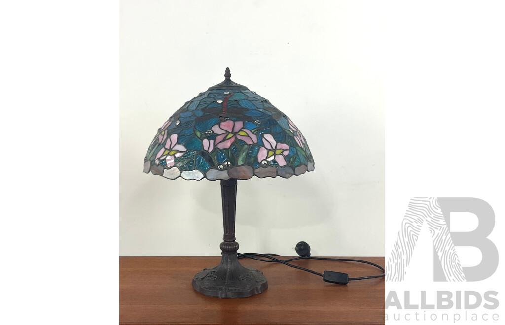 Leadlight Tiffany Style Table Lamp with Dragonflys