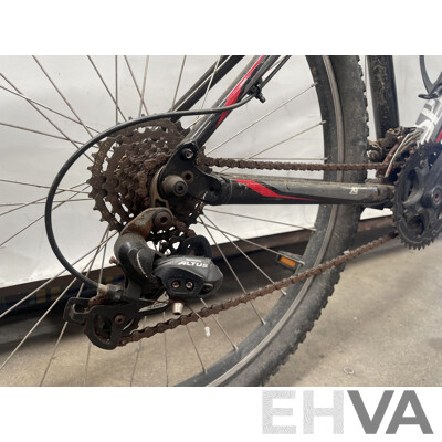 Specialized Hardrock 21 Speed Mens Mountain Bike