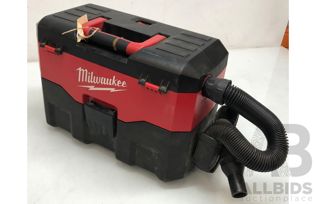 Milwaukee 18V Wet and Dry Vaccum with M18 Battery