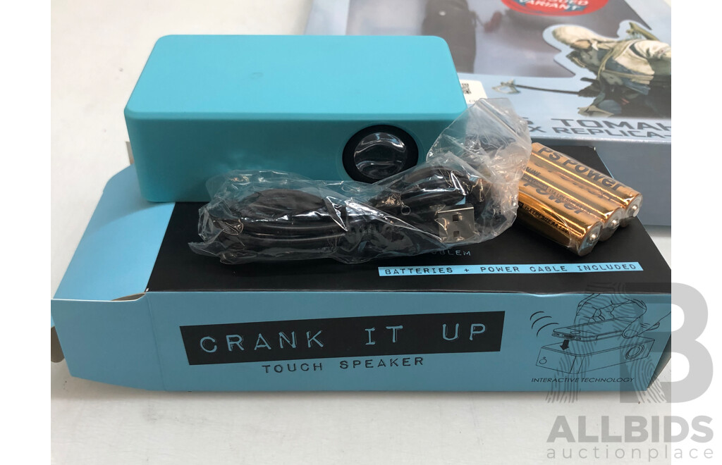 Assasians Creed Latex Replica Tomahawk with Factorie Crank It Up Speaker