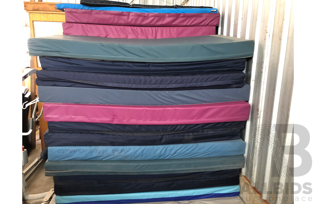 Pressure Reducing Mattresses with Protective Covers - Lot of 30