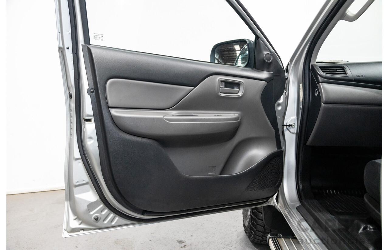10/2015 Mitsubishi Triton GLX (4x4) MQ MY16 Dual Cab Utility Metallic Silver Turbo Diesel 2.4L