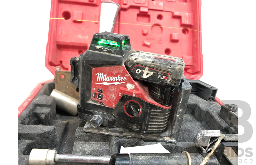 Milwaukee M123PLA 3 Plane Laser in Case with 12 V Battery