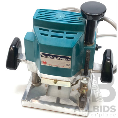 Makita 12.7mm D-Handle Electric Plunge Router