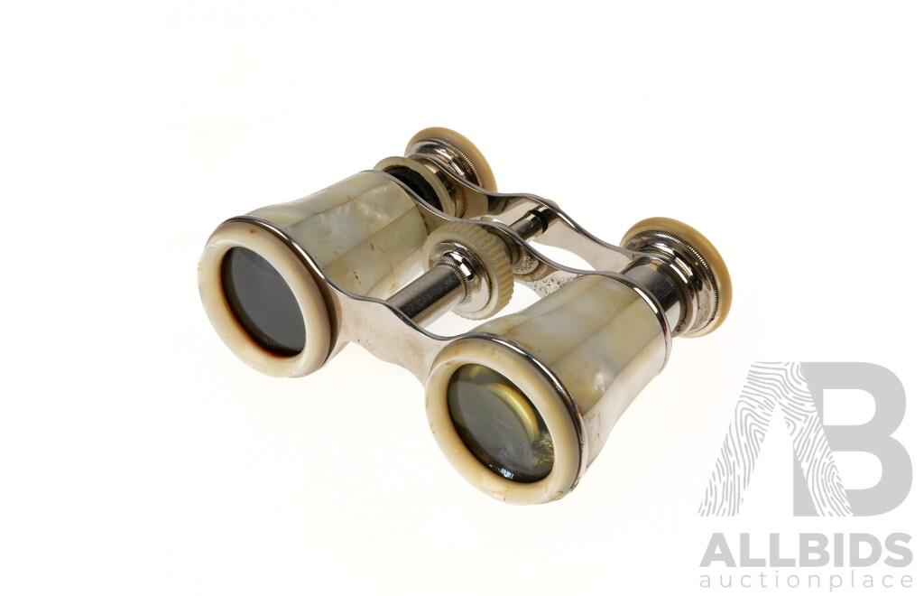 Vintage Opera Glasses with Adjustable Focus and Mother of Pearl