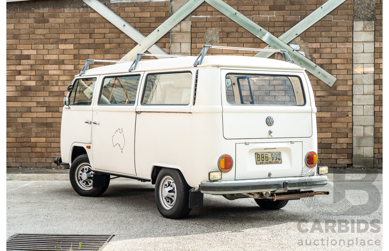 1/1970 Volkswagen Kombi Type 2 T2 Microbus Transporter Van Antarctica White 1.8L