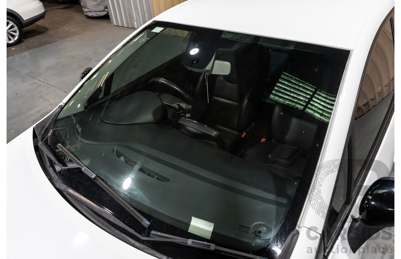 12/2014 Renault Clio RS 200 Sport X98 5d Hatchback White Turbo 1.6L