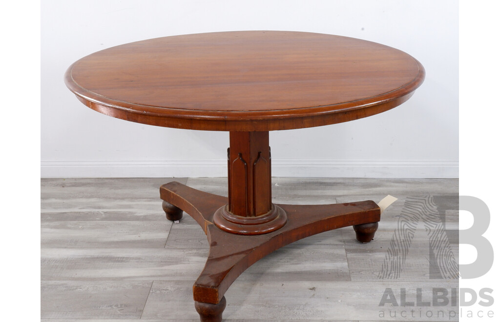 Vintage Round Pedestal Dining Table
