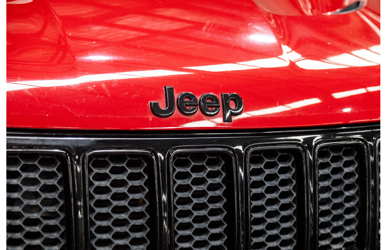 02/2014 Jeep Grand Cherokee SRT 8 (4x4) WK MY14 4d Wagon Redline Pearl V8 6.4L