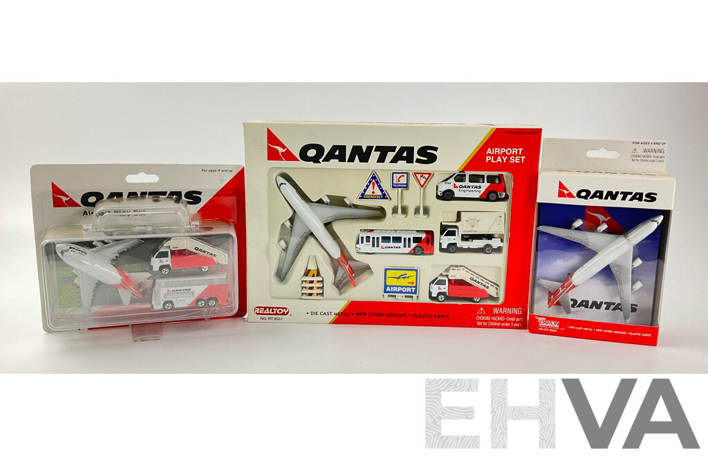 Boxed Qantas Diecast and Plastic Airport Play Sets