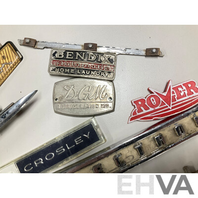 Collection of Vintage Refrigerator and Machinery Badges and Plaques Including Kelvinator, Simplex, English Electric, G-loader, L.J Gleeson, Westinghouse, Southern Cross, Singer and More