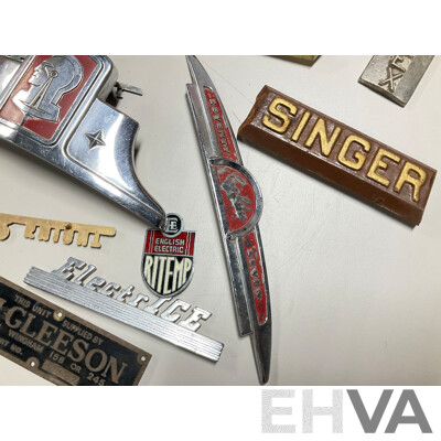 Collection of Vintage Refrigerator and Machinery Badges and Plaques Including Kelvinator, Simplex, English Electric, G-loader, L.J Gleeson, Westinghouse, Southern Cross, Singer and More