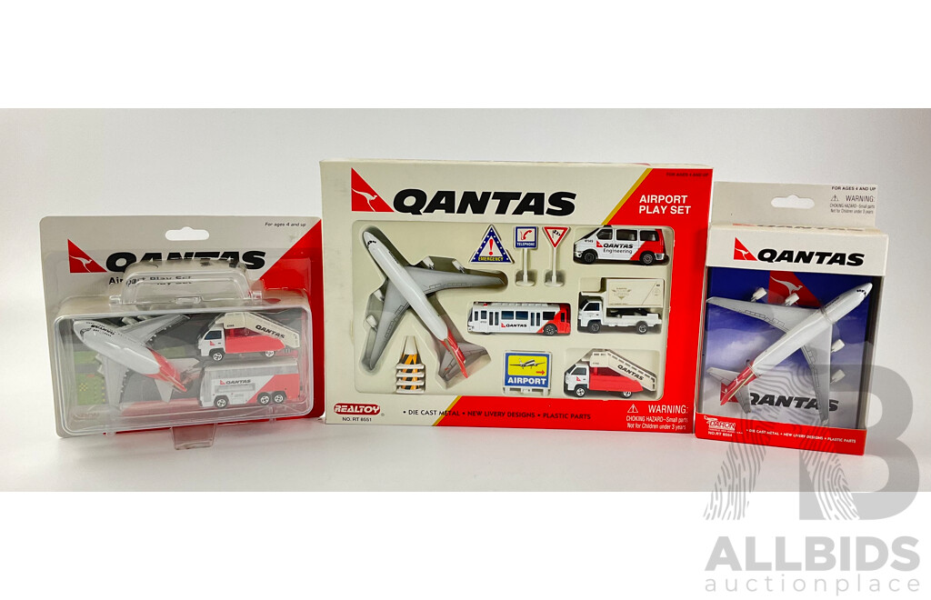 Boxed Qantas Diecast and Plastic Airport Play Sets