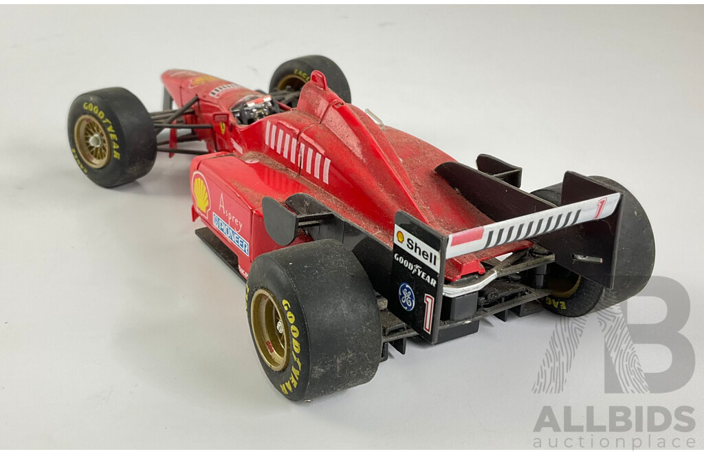 Maisto Diecast 1996 Ferrari Formula One with Functional Steering - 1:20 Scale