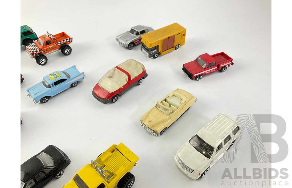 Collection of Diecast Vechicles Including Corgi Juniors, Maisto and Majorette