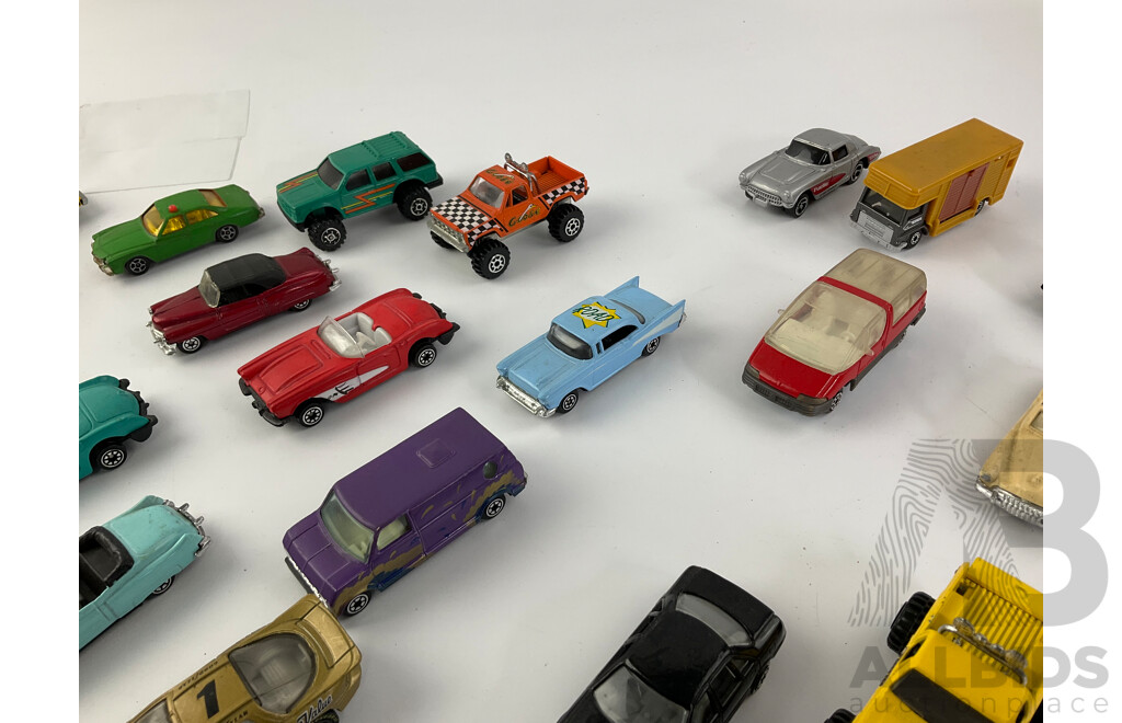 Collection of Diecast Vechicles Including Corgi Juniors, Maisto and Majorette