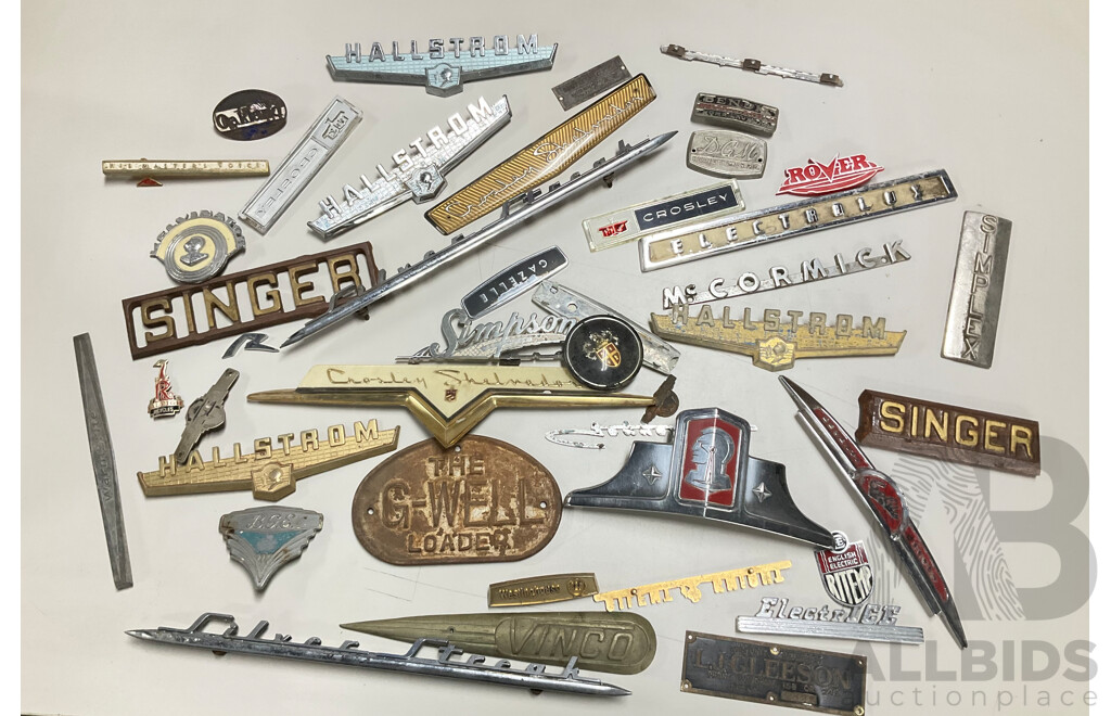 Collection of Vintage Refrigerator and Machinery Badges and Plaques Including Kelvinator, Simplex, English Electric, G-loader, L.J Gleeson, Westinghouse, Southern Cross, Singer and More