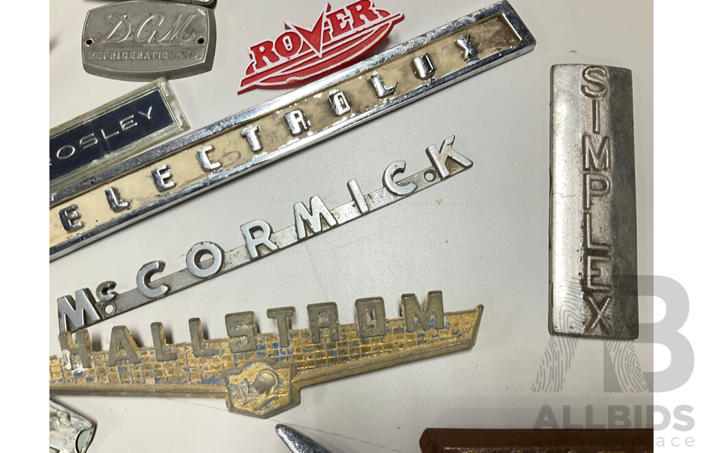 Collection of Vintage Refrigerator and Machinery Badges and Plaques Including Kelvinator, Simplex, English Electric, G-loader, L.J Gleeson, Westinghouse, Southern Cross, Singer and More