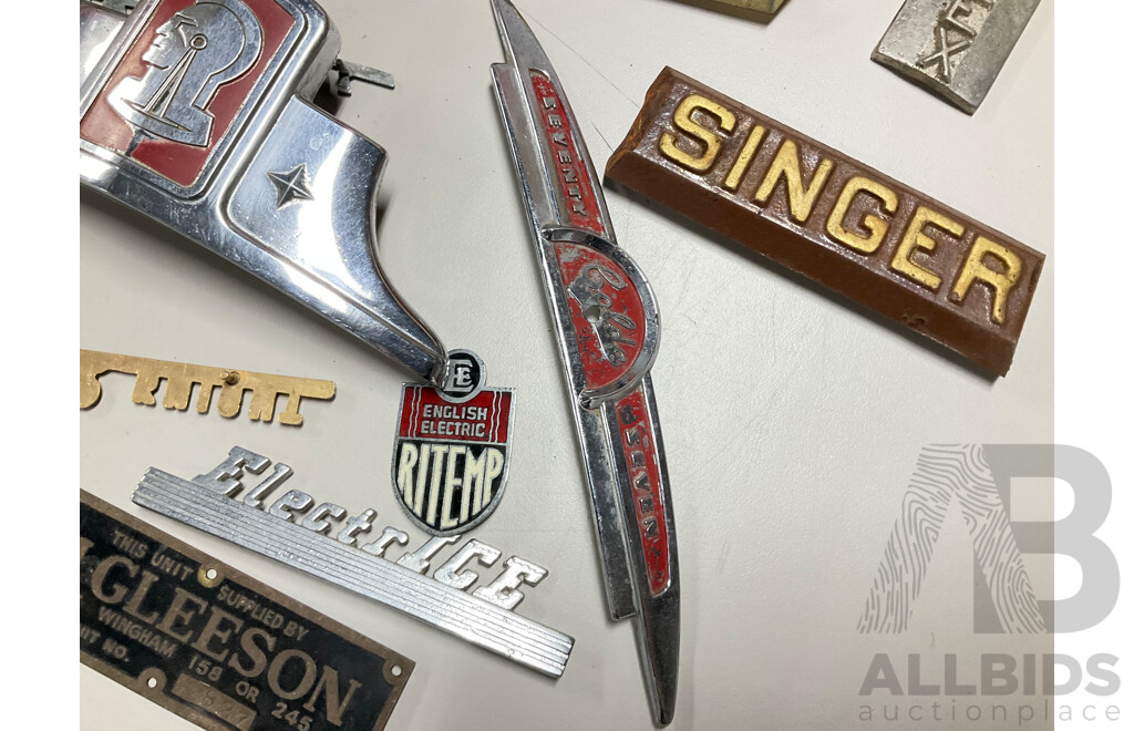 Collection of Vintage Refrigerator and Machinery Badges and Plaques Including Kelvinator, Simplex, English Electric, G-loader, L.J Gleeson, Westinghouse, Southern Cross, Singer and More