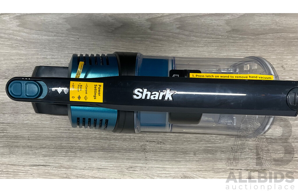SHARK Cordless Vacuum Cleaner IZ102ANZ