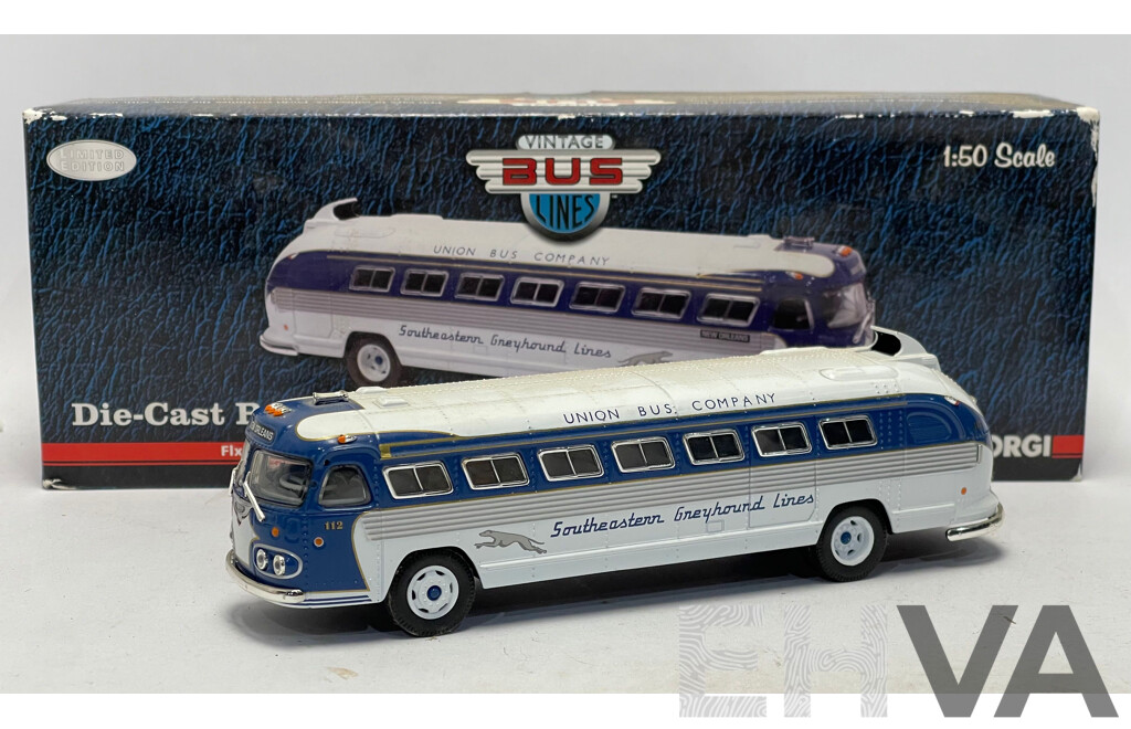 Corgi Vintage Bus Lines Flxible Clipper Greyhound Bus Lines - 1/50 Scale
