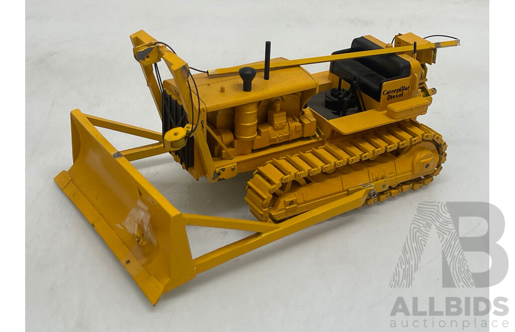 Norscot Caterpillar RD8 Diesel Tractor - 1/25 Scale