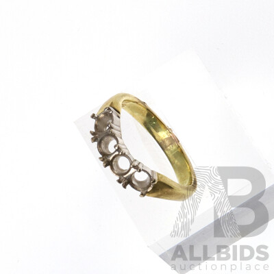 18ct Scrap Gold Ring - Stones Removed, Size N, 4.48 Grams