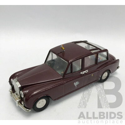 Vintage Triang Models 1:42 Scale Rolls Royce Royal with Lighting, Made in U.K