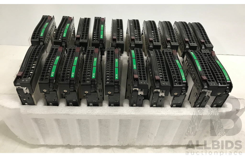 Hitachi (DF600-RKL) 14-Bay Hard Drive Storage Array and 20 Caddies