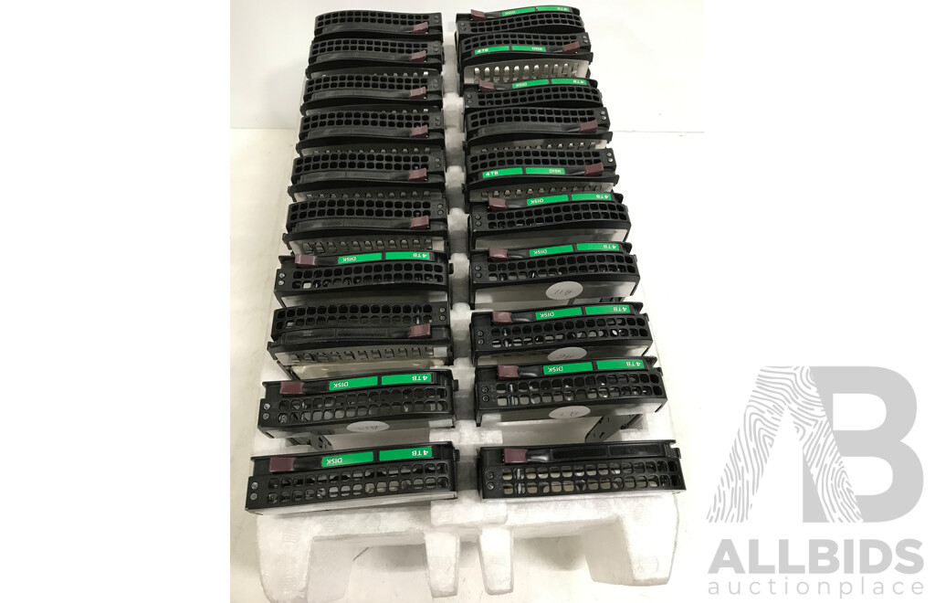 Hitachi (DF600-RKL) 14-Bay Hard Drive Storage Array and 20 Caddies